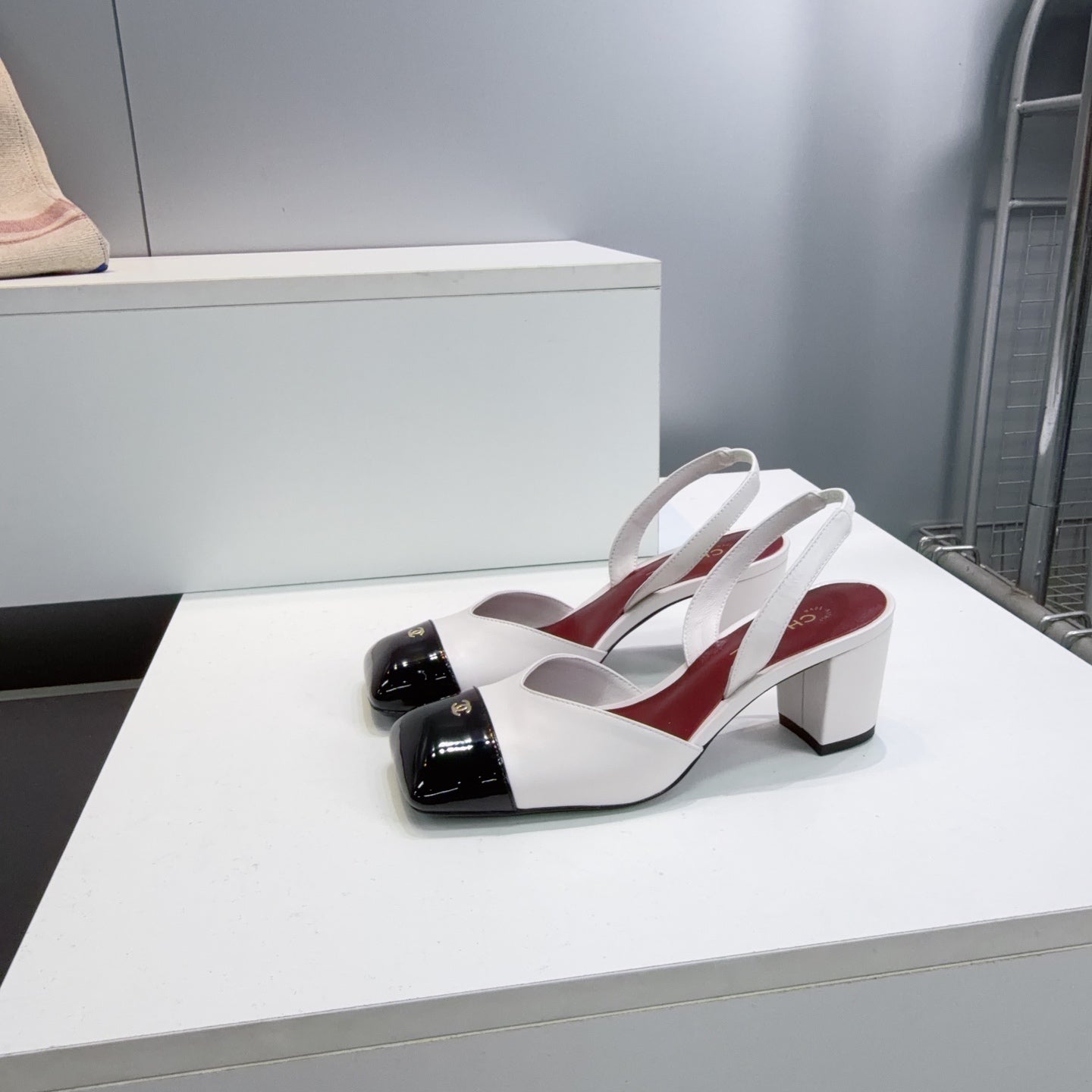 CHANEL 26S SLINGBACK 55 MM IN WHITE LAMBSKIN WITH BLACK CAP TOE mysite