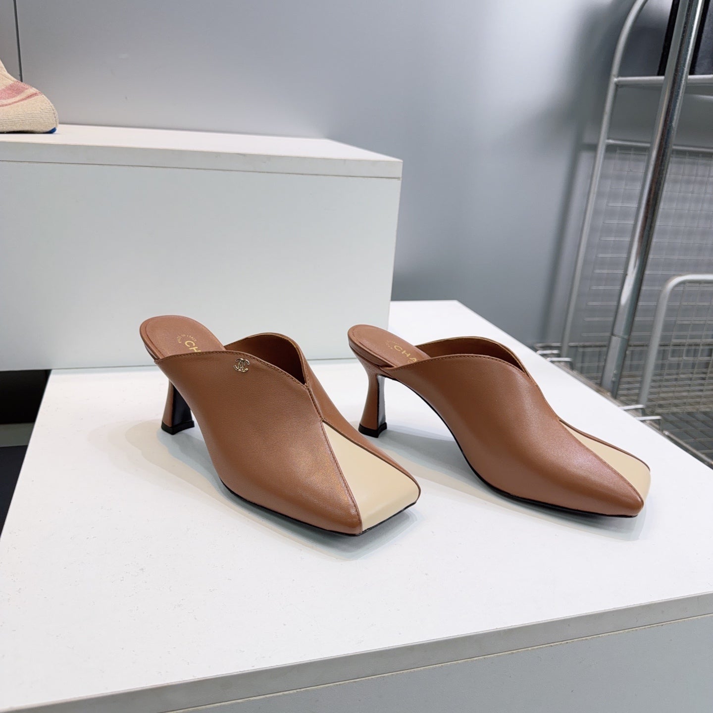 CHANEL 26S HIGH-HEEL MULES 70 MM IN BROWN AND BEIGE LAMBSKIN mysite