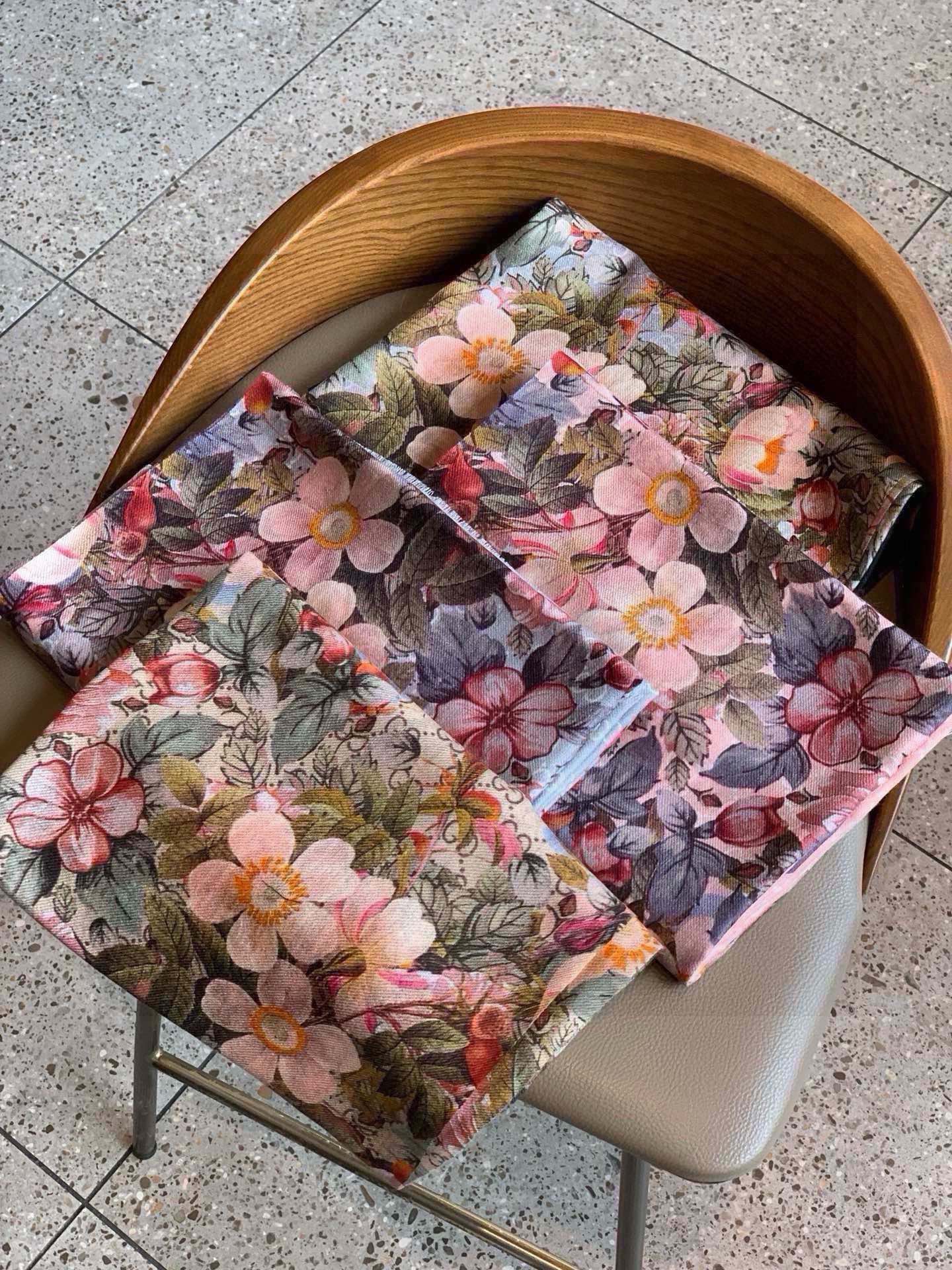 SCARF 200 CM IN MEDIUM BROWN CASHMERE WITH COLORFUL FLOWER 405254 mysite