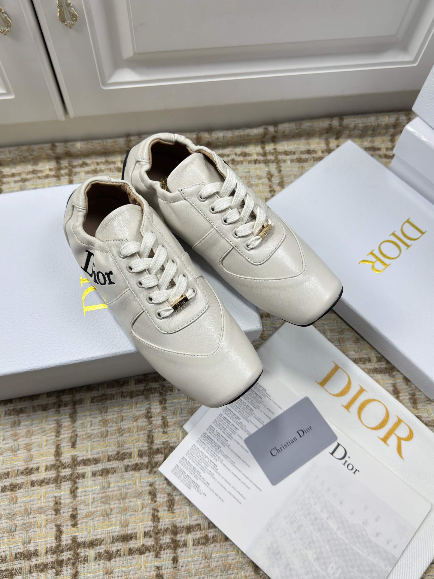 DIOR 26S LOW TOP SNEAKERS IN WHITE CALFSKIN DIOR LOGO mysite