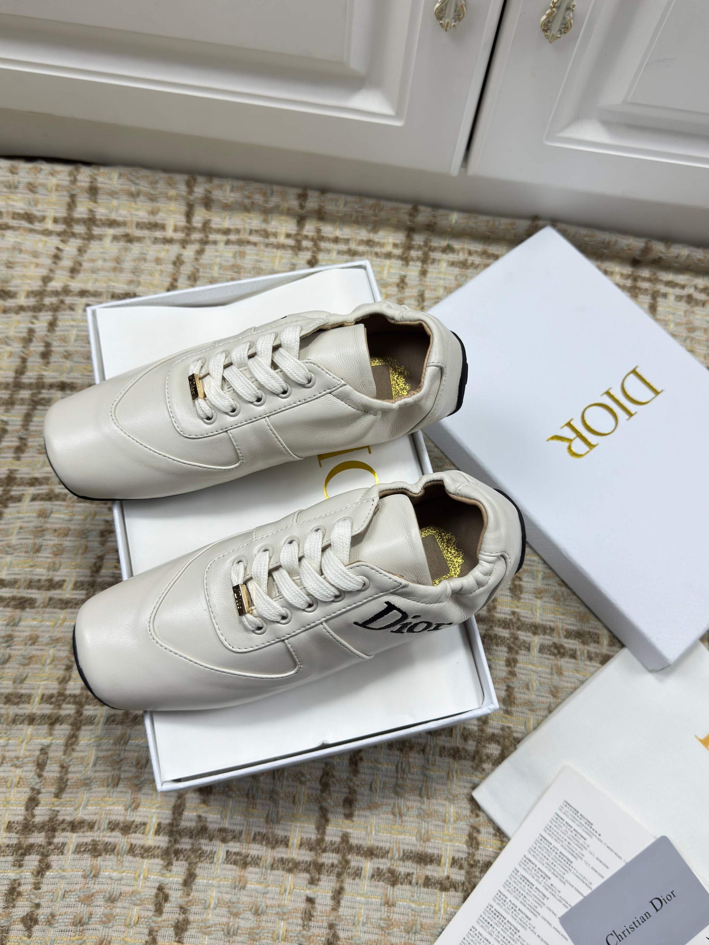 DIOR 26S LOW TOP SNEAKERS IN WHITE CALFSKIN DIOR LOGO mysite