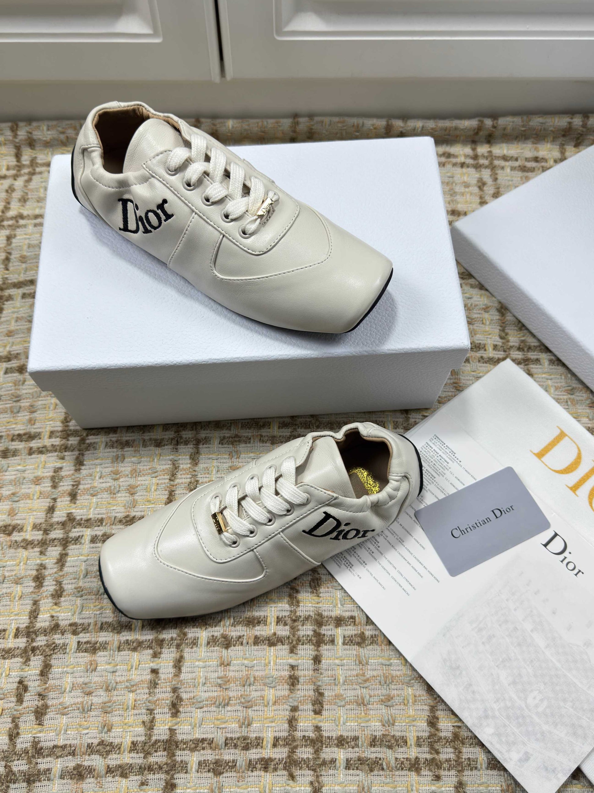 DIOR 26S LOW TOP SNEAKERS IN WHITE CALFSKIN DIOR LOGO mysite