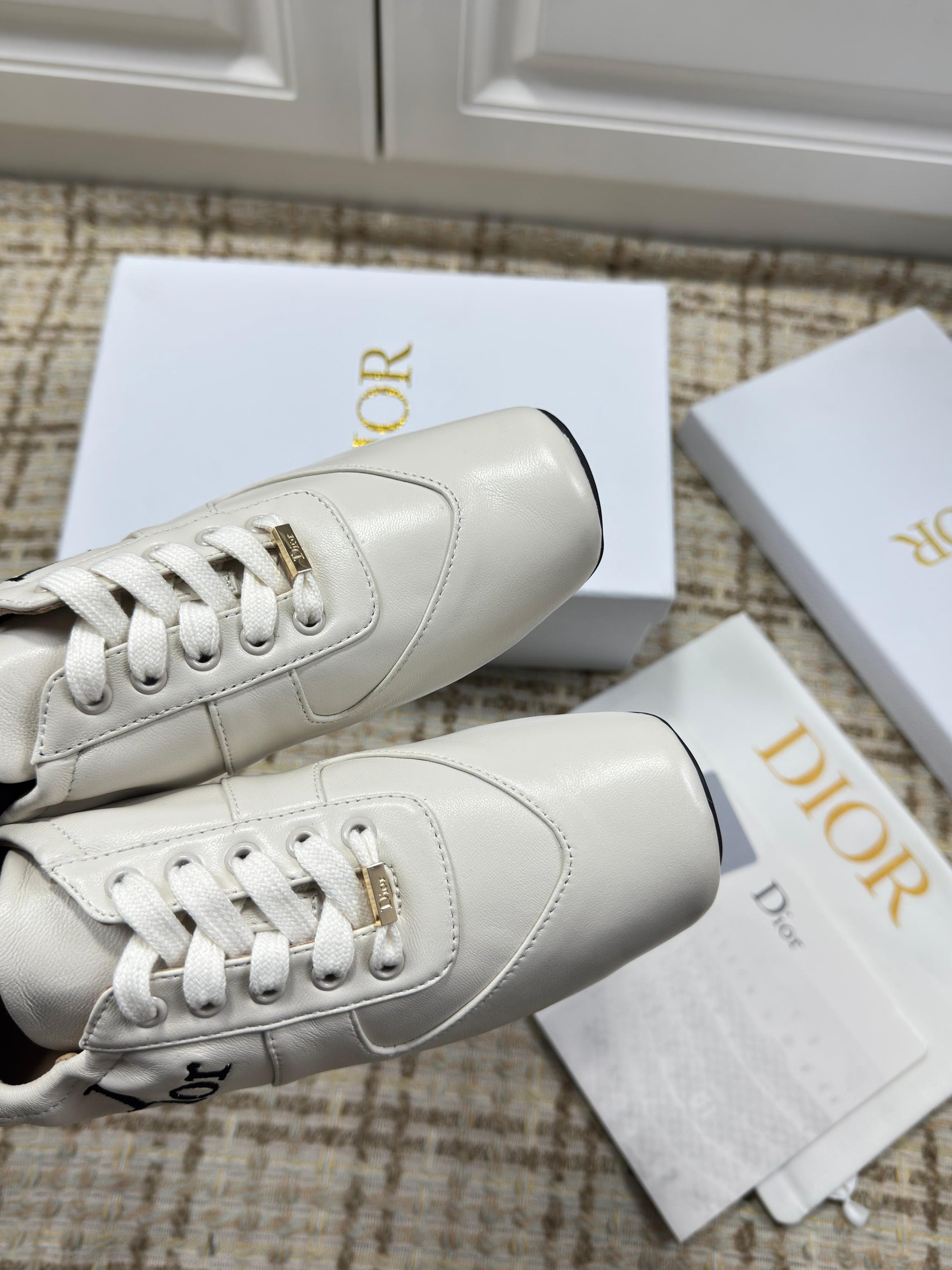 DIOR 26S LOW TOP SNEAKERS IN WHITE CALFSKIN DIOR LOGO mysite
