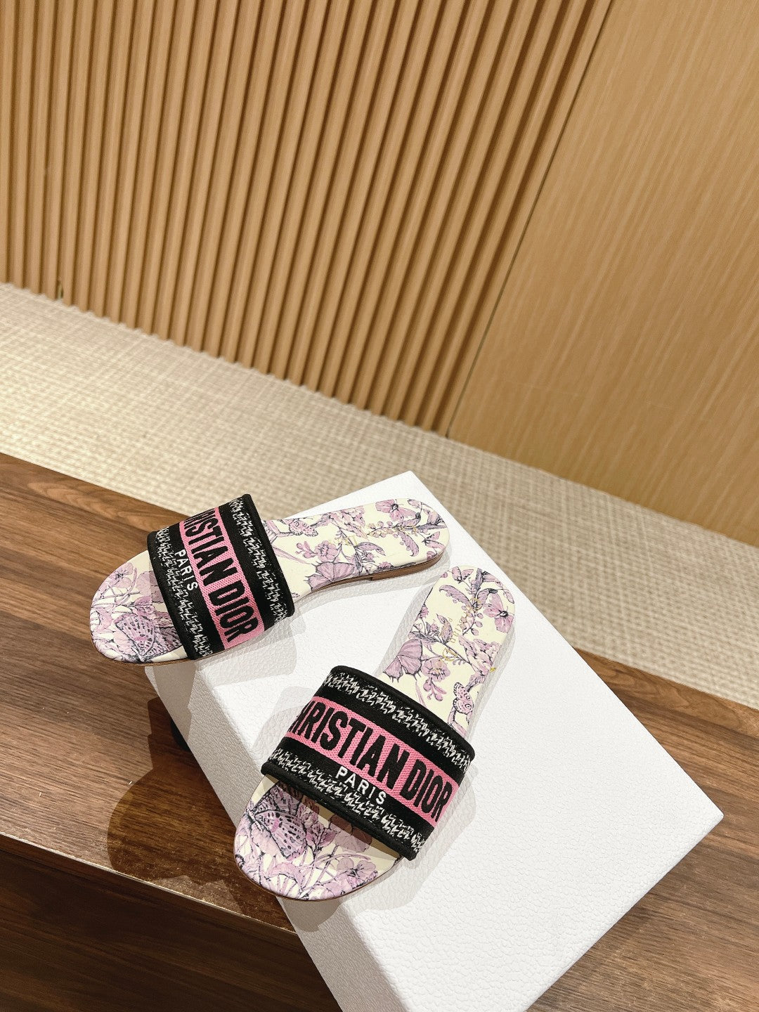 26S SLIDE SANDALS IN PINK FLORAL PRINT LOGO STRAP mysite
