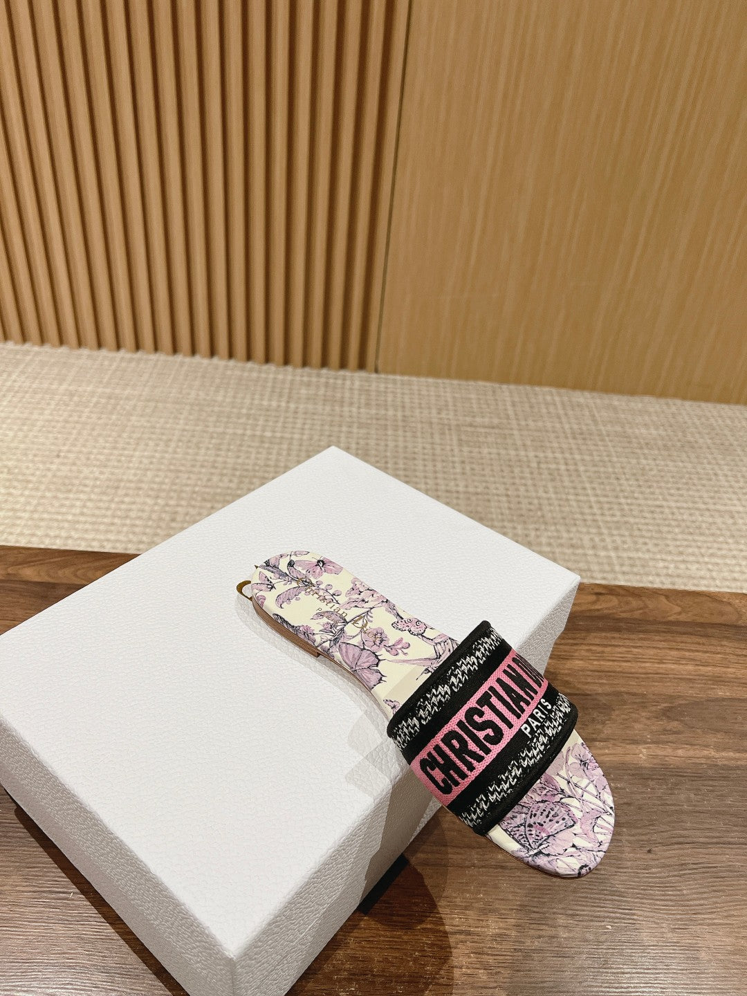 26S SLIDE SANDALS IN PINK FLORAL PRINT LOGO STRAP mysite