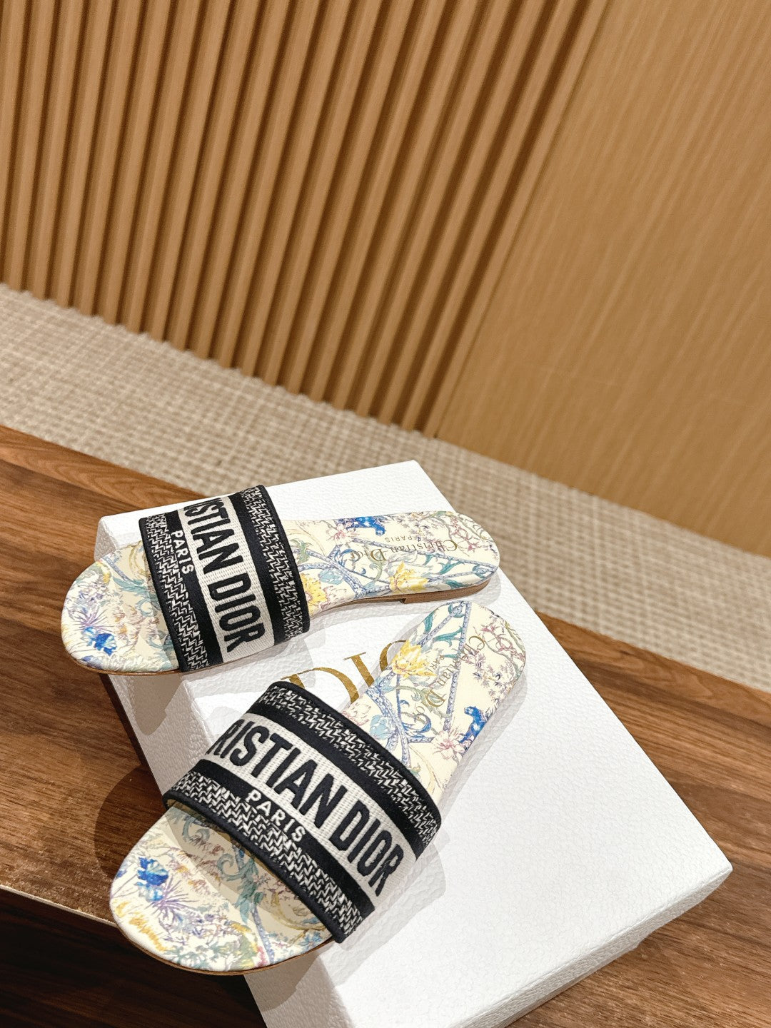 26S SLIDE SANDALS IN MULTICOLOR FLORAL MAP PRINT LOGO STRAP mysite
