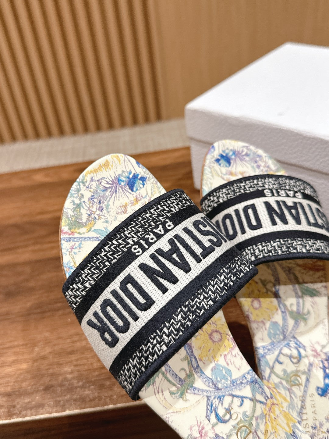 26S SLIDE SANDALS IN MULTICOLOR FLORAL MAP PRINT LOGO STRAP mysite