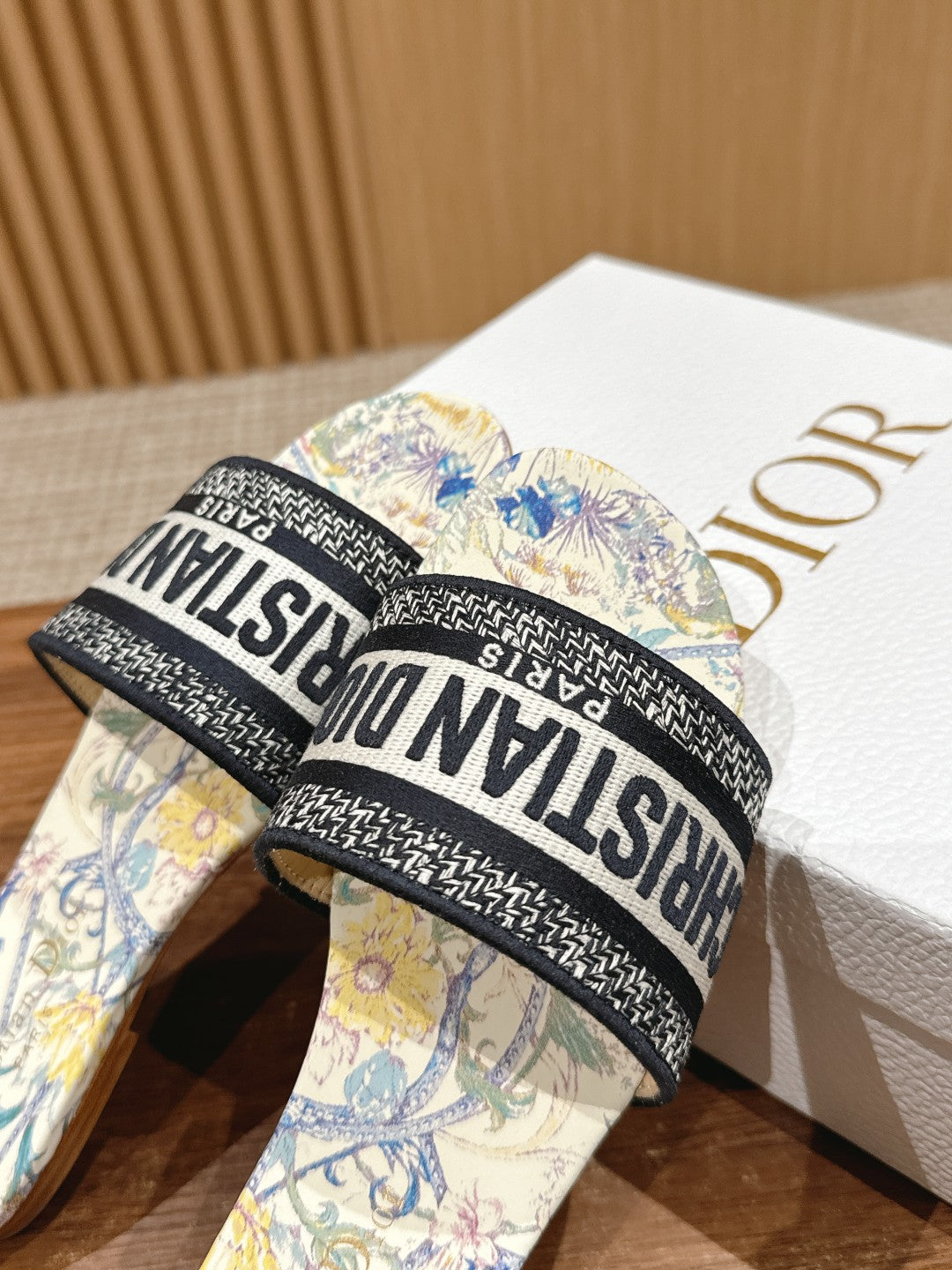 26S SLIDE SANDALS IN MULTICOLOR FLORAL MAP PRINT LOGO STRAP mysite