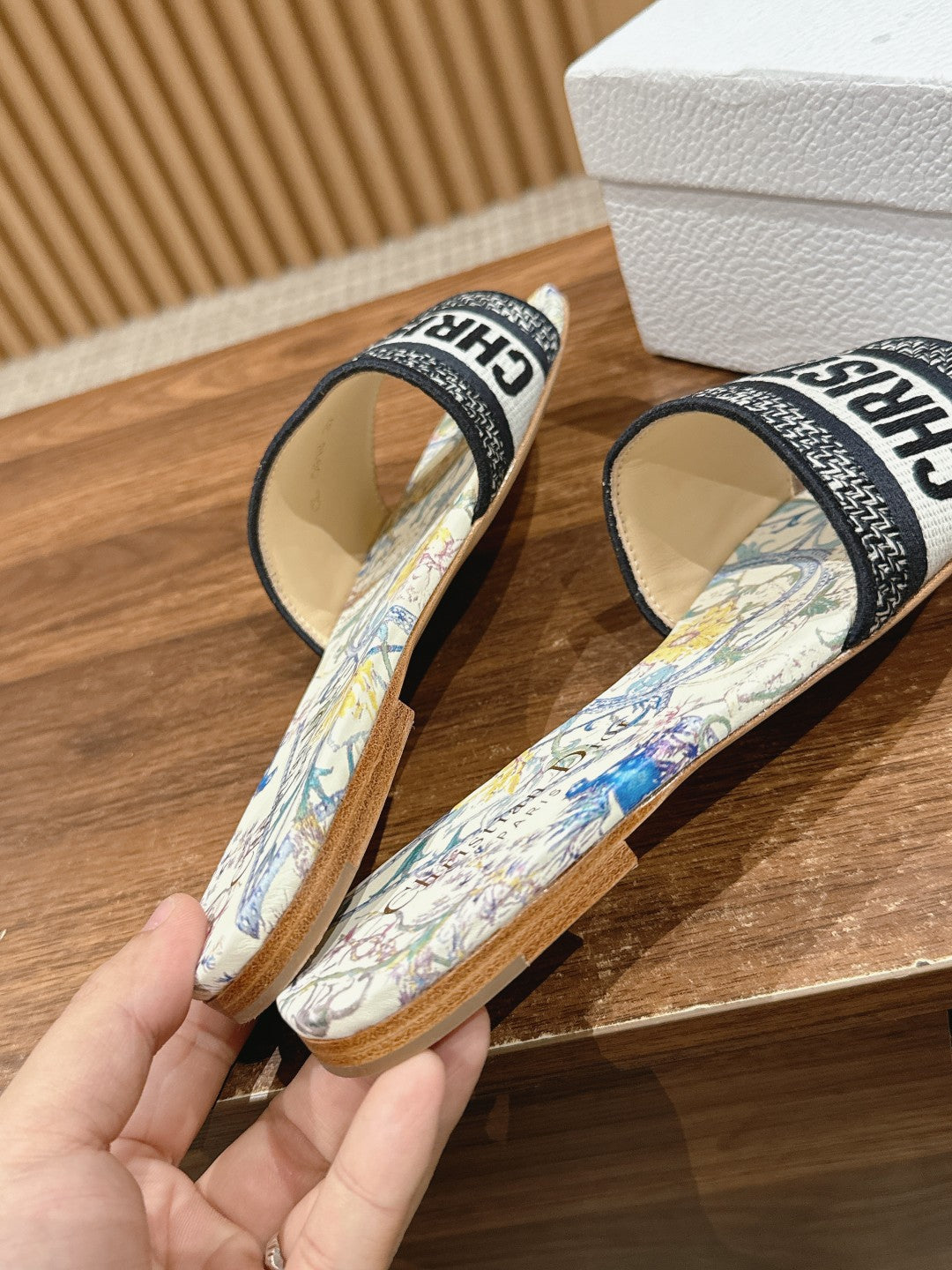 26S SLIDE SANDALS IN MULTICOLOR FLORAL MAP PRINT LOGO STRAP mysite