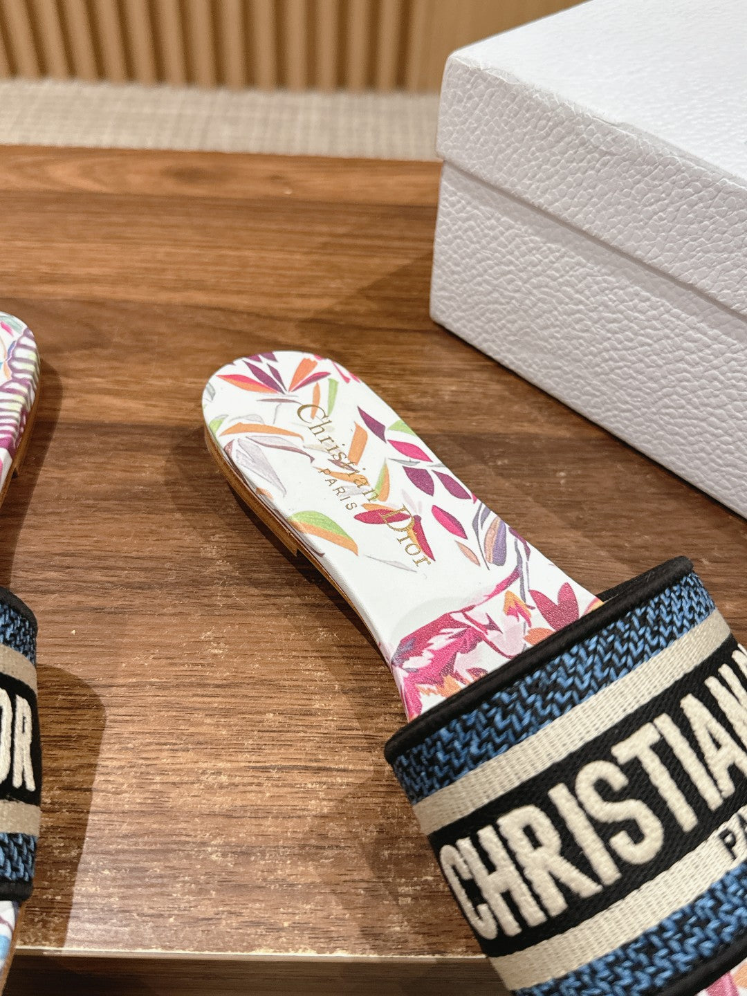 26S SLIDE SANDALS IN MULTICOLOR BUTTERFLY PRINT LOGO STRAP mysite
