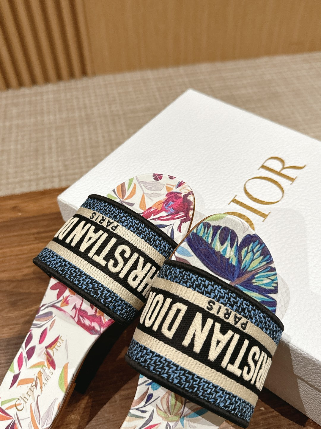 26S SLIDE SANDALS IN MULTICOLOR BUTTERFLY PRINT LOGO STRAP mysite