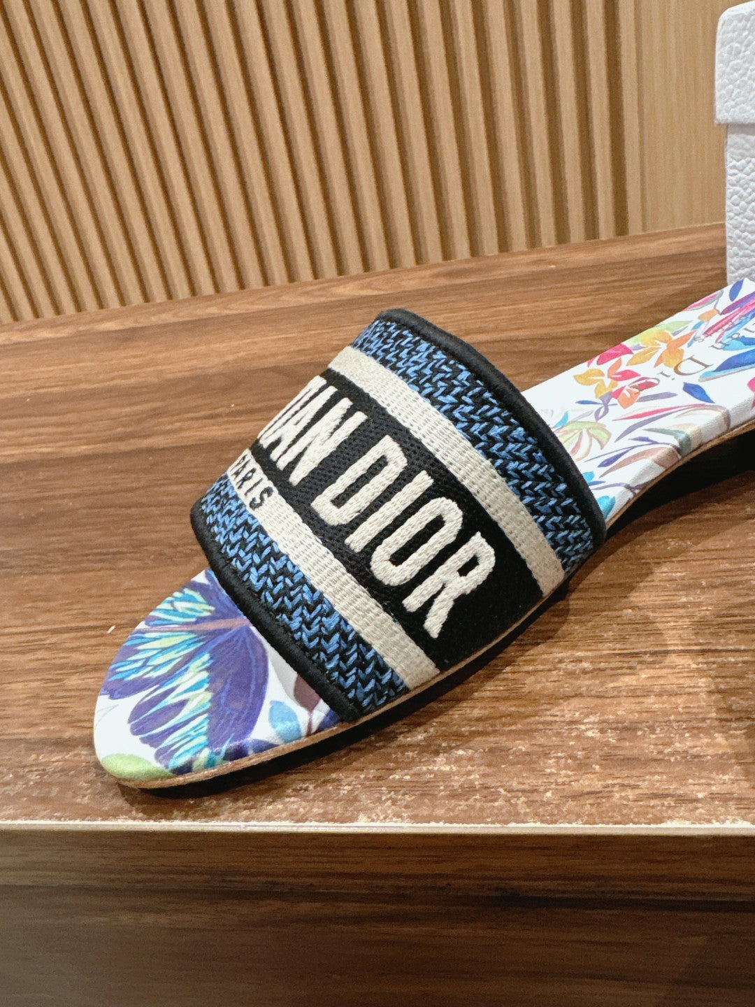 26S SLIDE SANDALS IN MULTICOLOR BUTTERFLY PRINT LOGO STRAP mysite