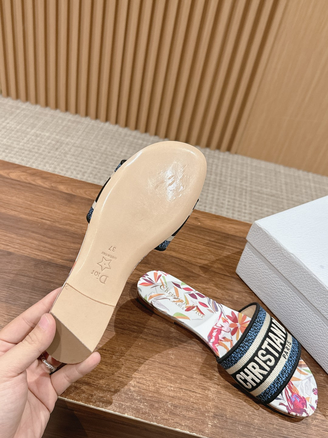 26S SLIDE SANDALS IN MULTICOLOR BUTTERFLY PRINT LOGO STRAP mysite