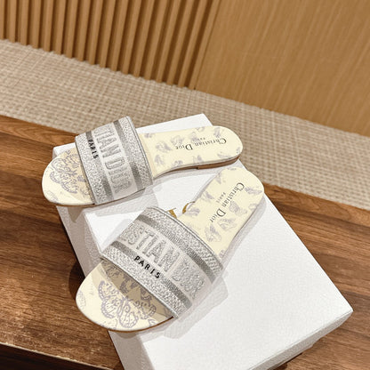 26S SLIDE SANDALS IN GREY BUTTERFLY PRINT LOGO mysite