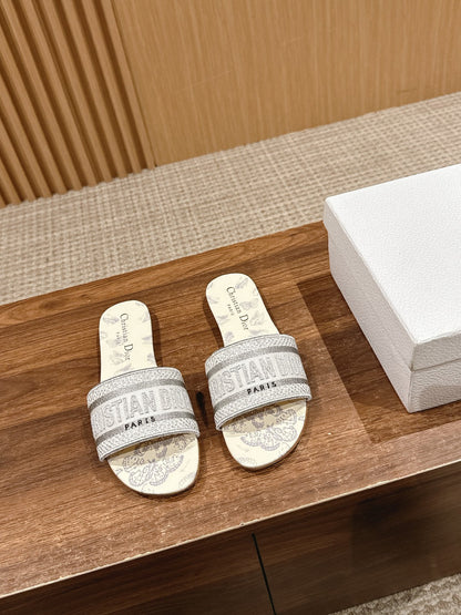 26S SLIDE SANDALS IN GREY BUTTERFLY PRINT LOGO mysite