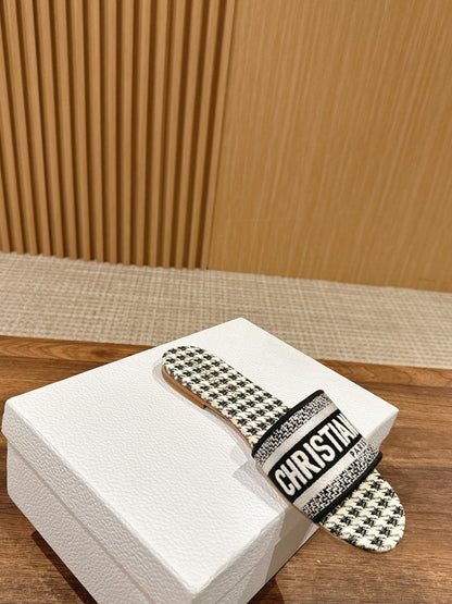 26S D-CLUB FLAT SLIDES IN BLACK AND WHITE HOUNDSTOOTH mysite