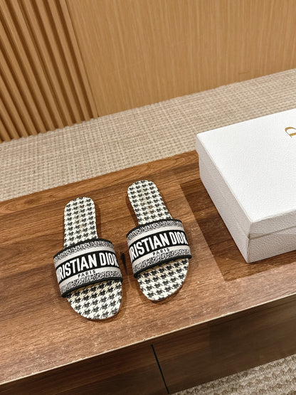 26S D-CLUB FLAT SLIDES IN BLACK AND WHITE HOUNDSTOOTH mysite