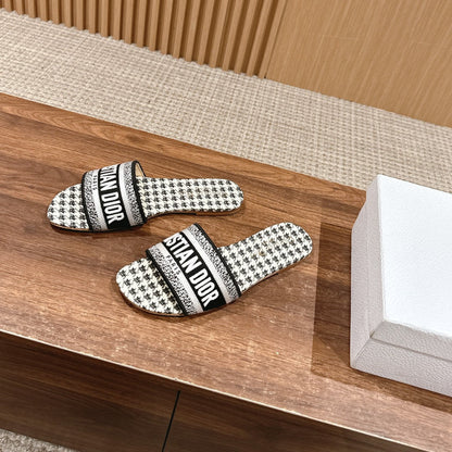 26S D-CLUB FLAT SLIDES IN BLACK AND WHITE HOUNDSTOOTH mysite