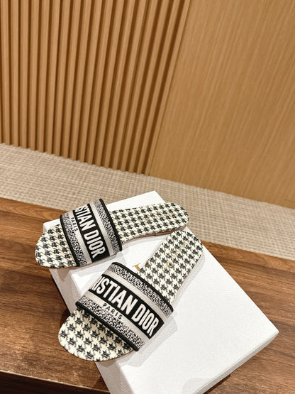 26S D-CLUB FLAT SLIDES IN BLACK AND WHITE HOUNDSTOOTH mysite
