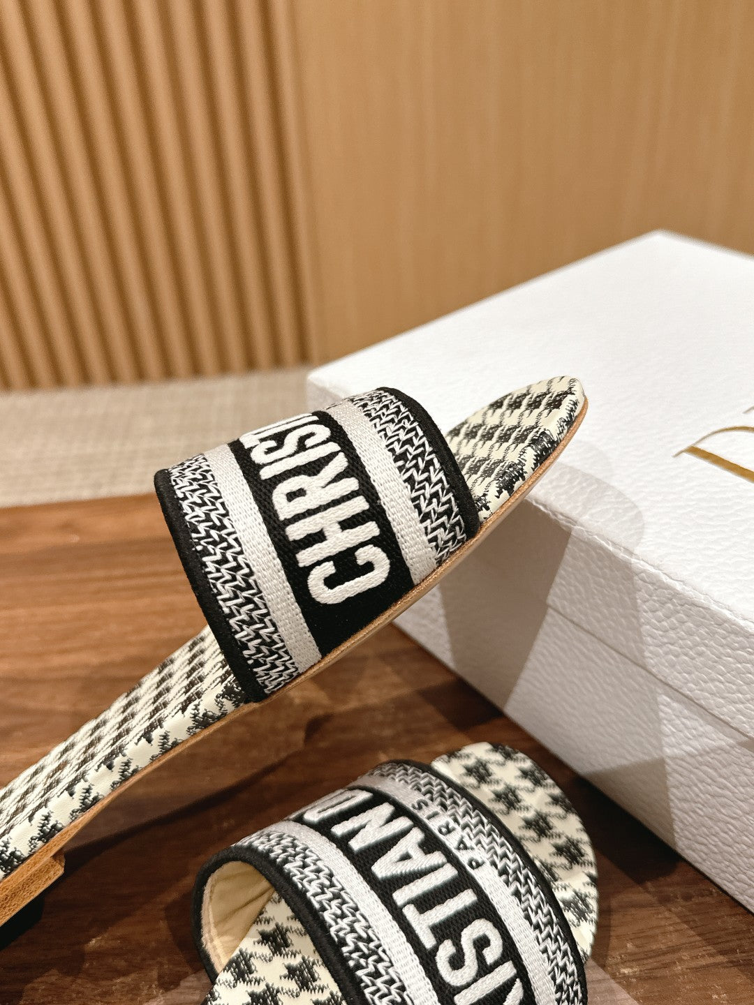 26S D-CLUB FLAT SLIDES IN BLACK AND WHITE HOUNDSTOOTH mysite