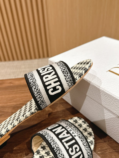 26S D-CLUB FLAT SLIDES IN BLACK AND WHITE HOUNDSTOOTH mysite