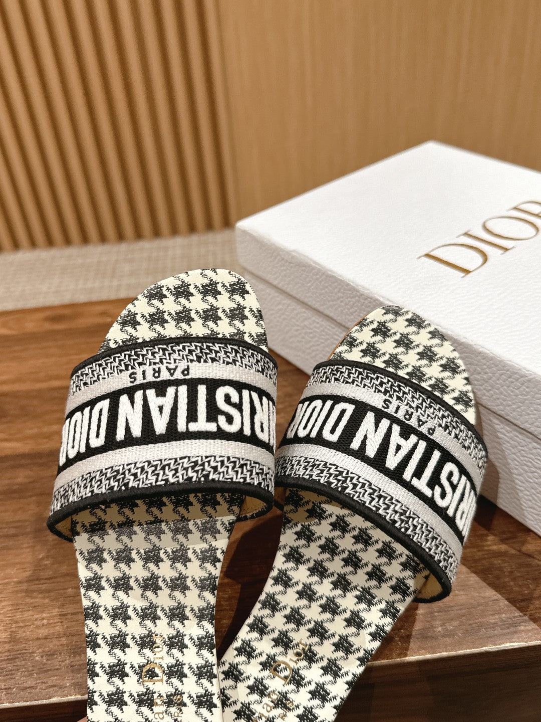 26S D-CLUB FLAT SLIDES IN BLACK AND WHITE HOUNDSTOOTH mysite