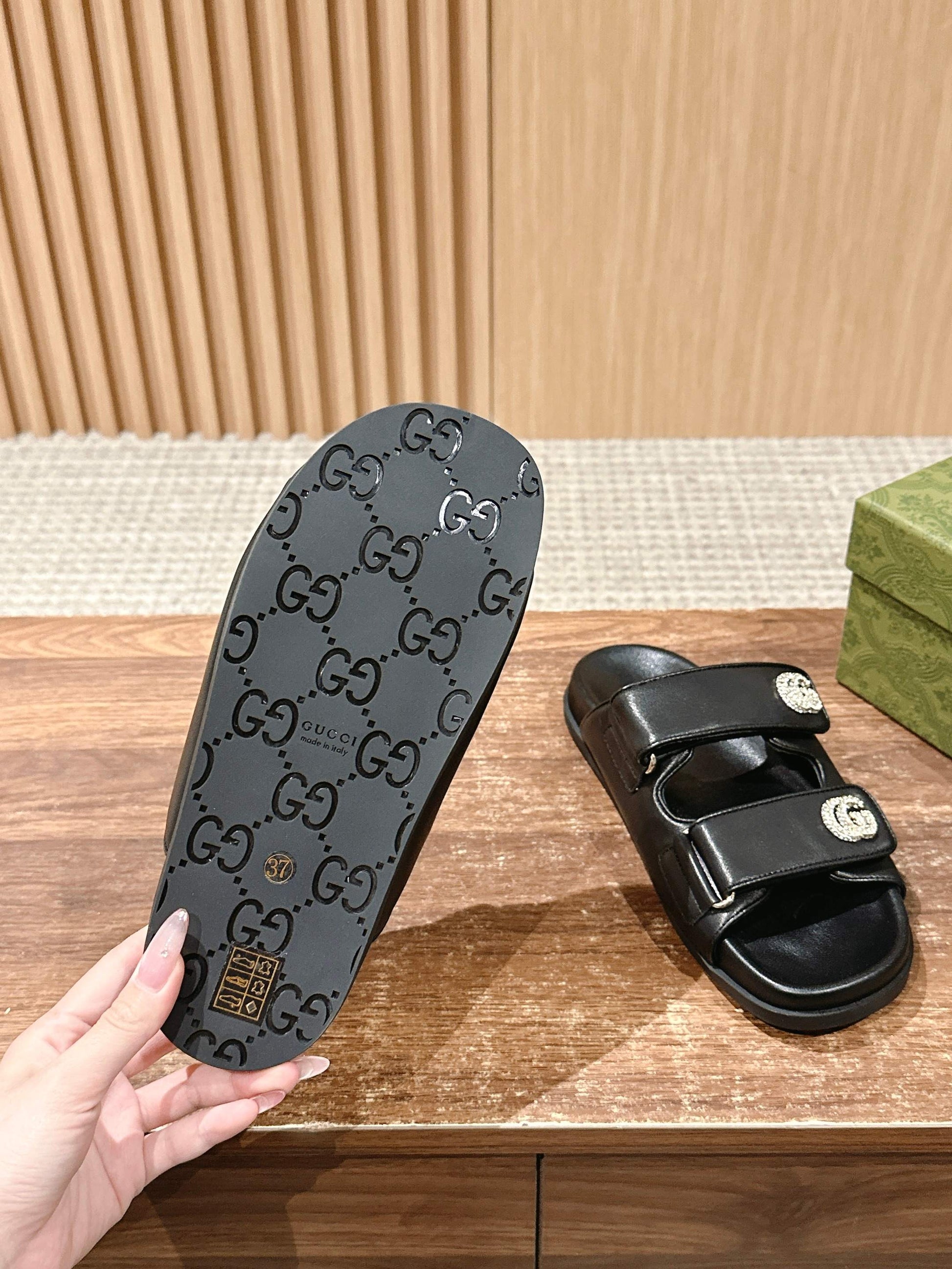 26S DOUBLE-STRAP SANDALS IN BLACK CALFSKIN mysite