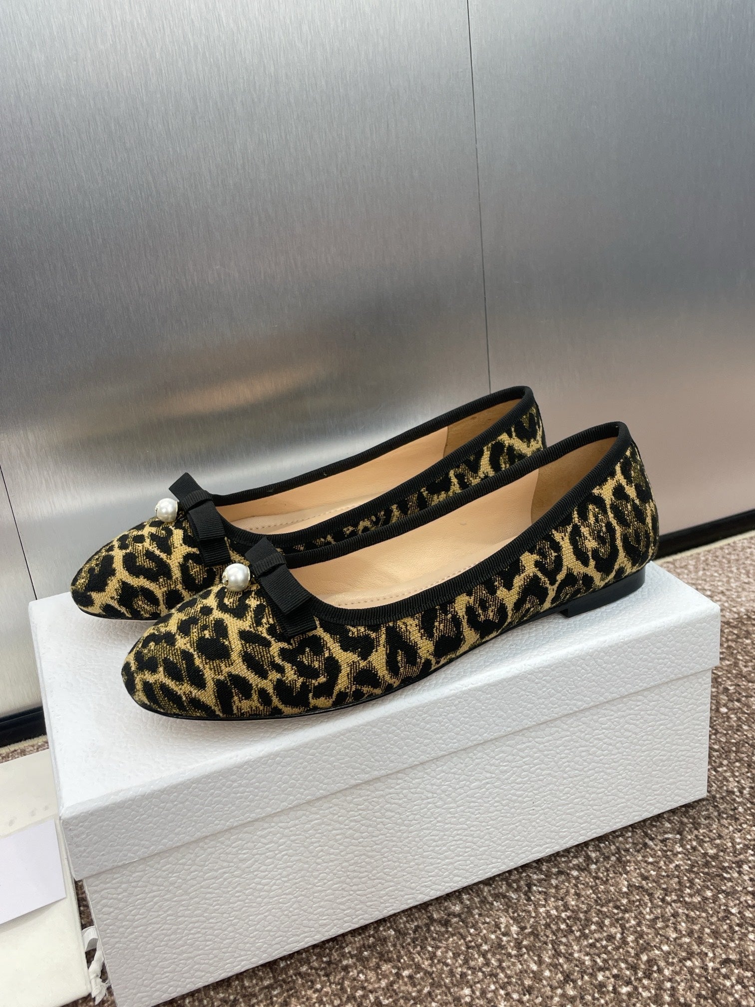 PEARL BALLET FLAT CAMEL PONY HAIR CALFSKIN WITH BROWN LEOPARD MOTIF mysite