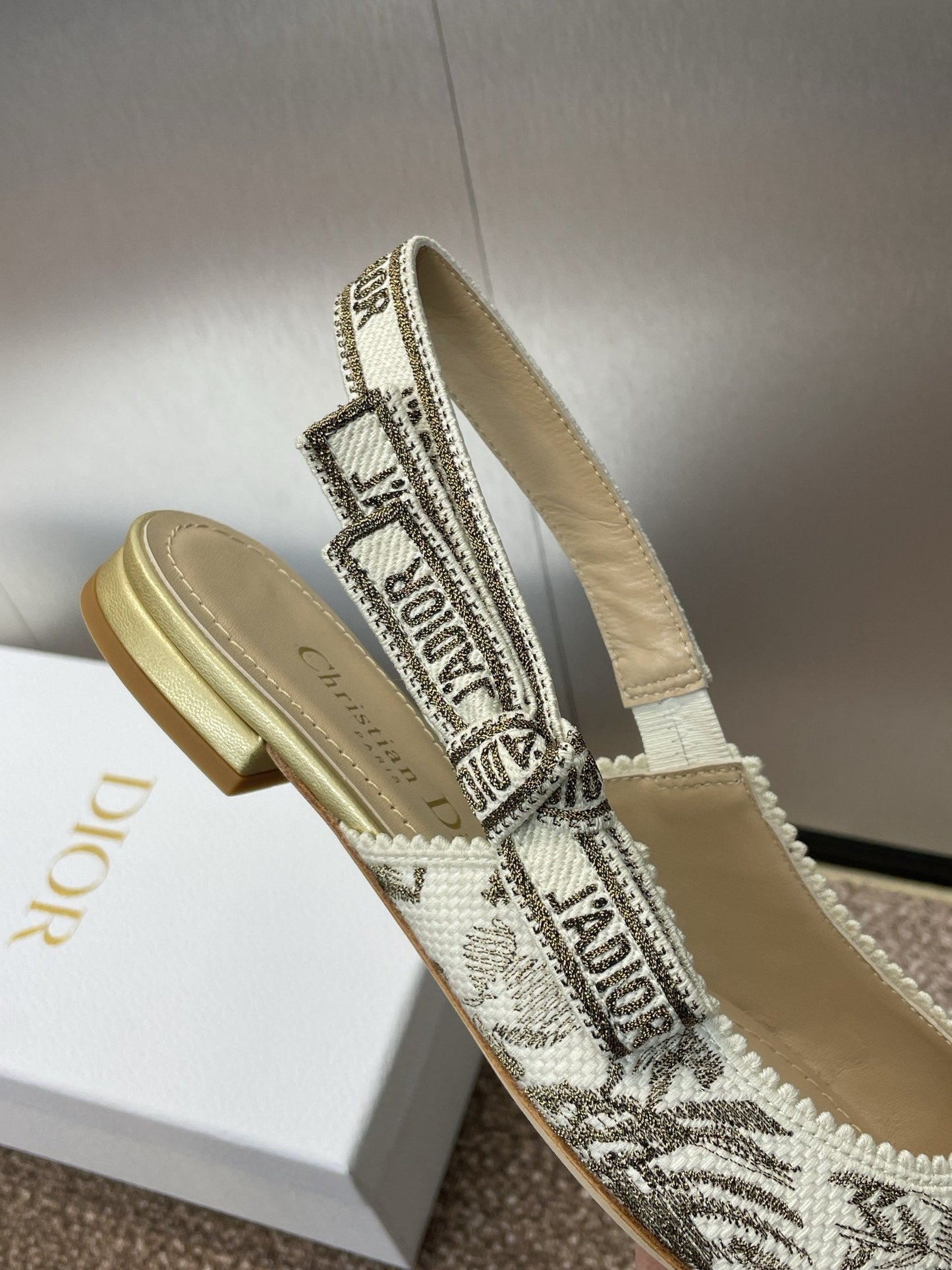 J'ADIOR SLINGBACK PUMP WHITE AND GOLD-TONE MILLEFIORI JACQUARD mysite