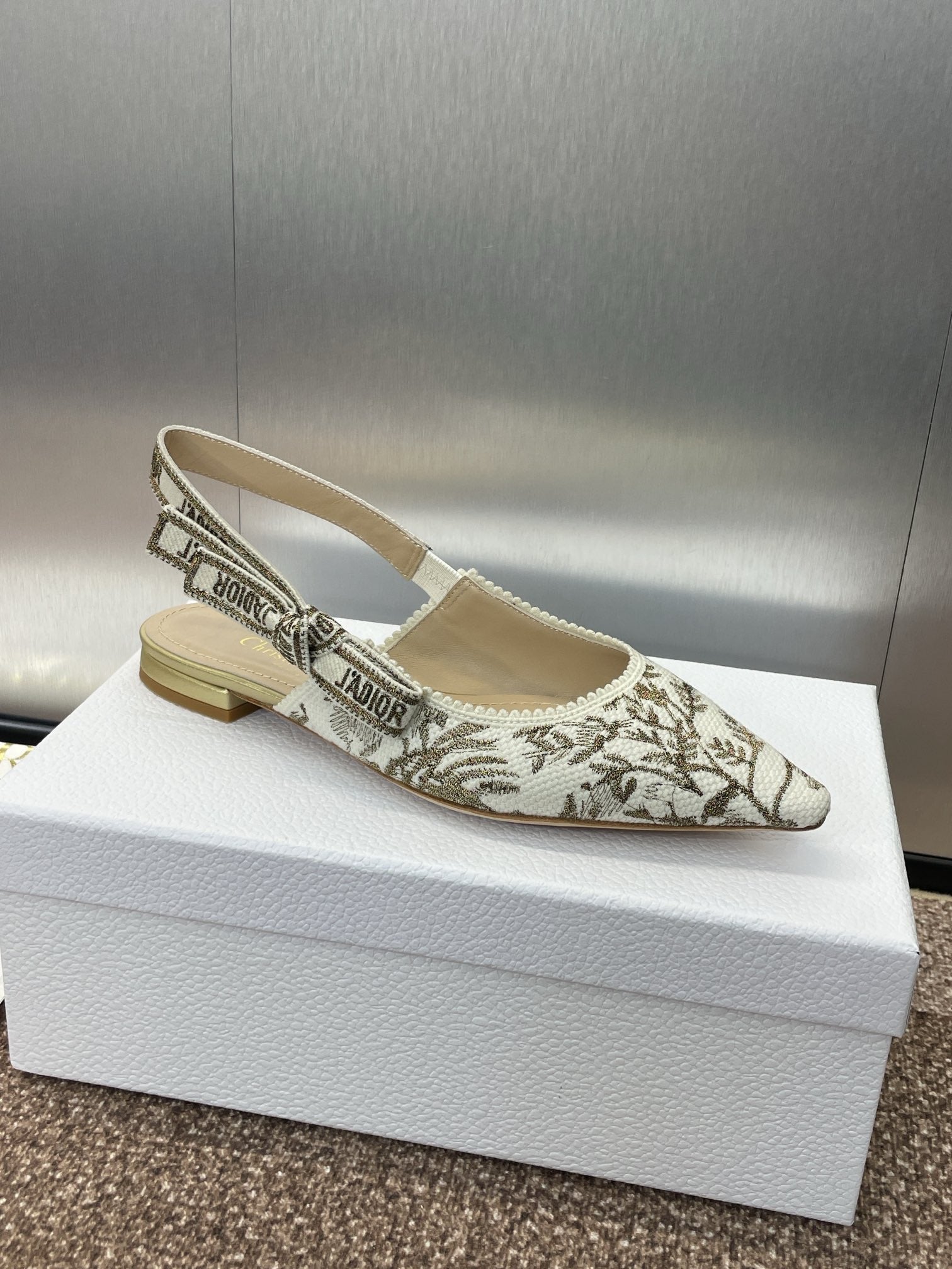 J'ADIOR SLINGBACK PUMP WHITE AND GOLD-TONE MILLEFIORI JACQUARD mysite