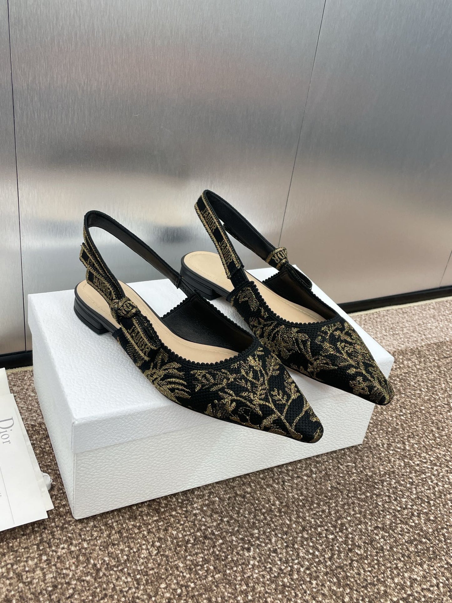 J'ADIOR SLINGBACK PUMP BLACK AND GOLD-TONE MILLEFIORI JACQUARD mysite
