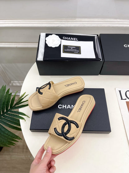 26S FLAT SLIDES IN BEIGE LAMBSKIN WITH BLACK CC LOGO mysite