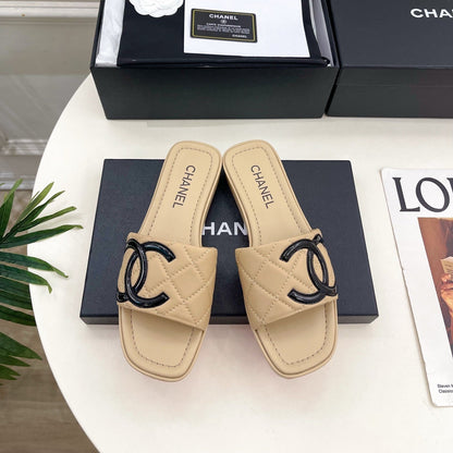 26S FLAT SLIDES IN BEIGE LAMBSKIN WITH BLACK CC LOGO mysite