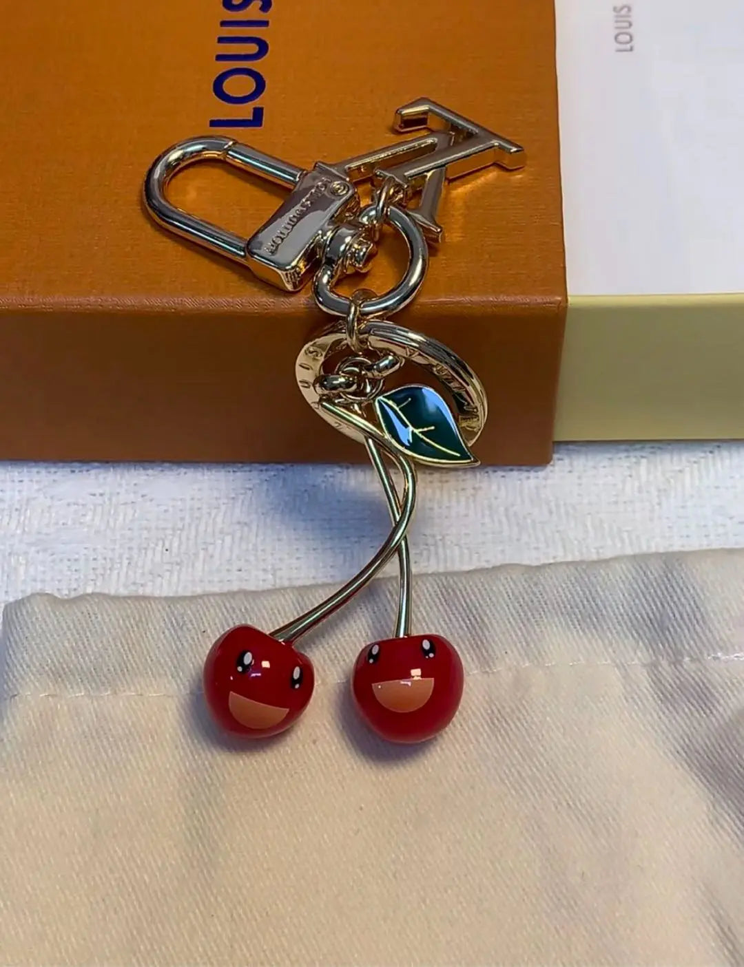 🌟 L- Cherry Keychain: Cute + Luxury, All in One 🍒✨-s2 mysite