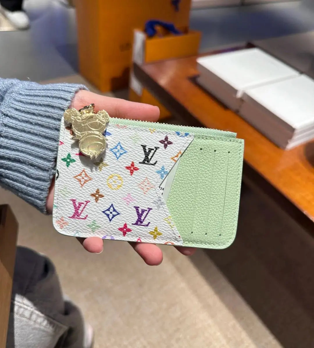 L--Inspired Card Holder Wallet: Chic & Functional!-s2 mysite