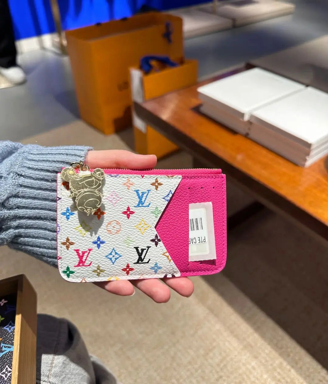 L--Inspired Card Holder Wallet: Chic & Functional!-s2 mysite