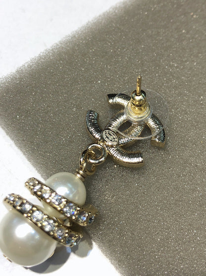 CHANEL 26S DOUBLE C LOGO PAVE CRYSTAL DROP EARRINGS WITH PEARL CHARM IN GOLD METAL 633339 mysite